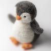 PELUCHE PINGOUIN CACAHUÈTE (taille moyenne)